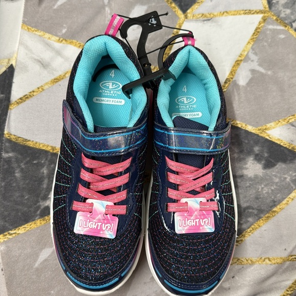 COPY - Athletic Works Toddlers Girls Low Top Light up Sneakers. - Picture 8 of 8